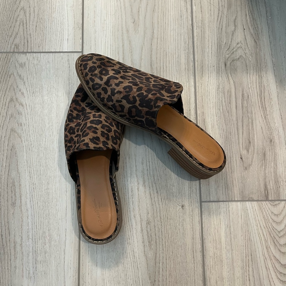 Universal Thread Suede Mule Flats